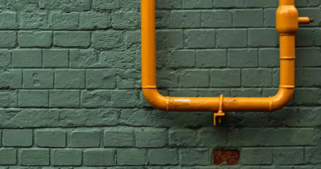 U-bolt used for natural gas pipeline installation